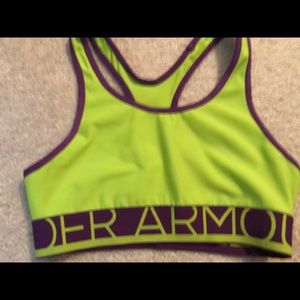 Under armor girl’s sports bra